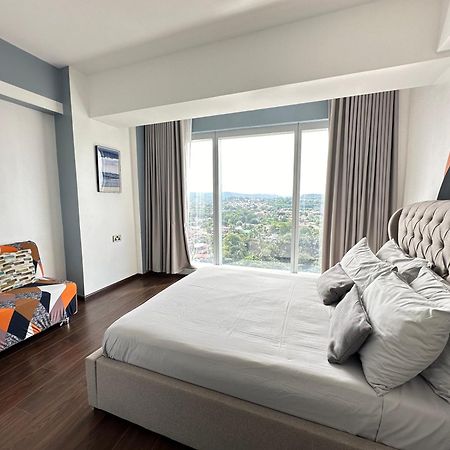 Condotel Aeon Towers Davao 20Mbps Wifi Exterior photo